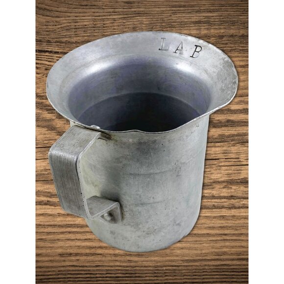 Vintage 1 Qt Aluminum Measuring Pitcher Handle Stamped LAB Laboratory Science - Picture 3 of 6